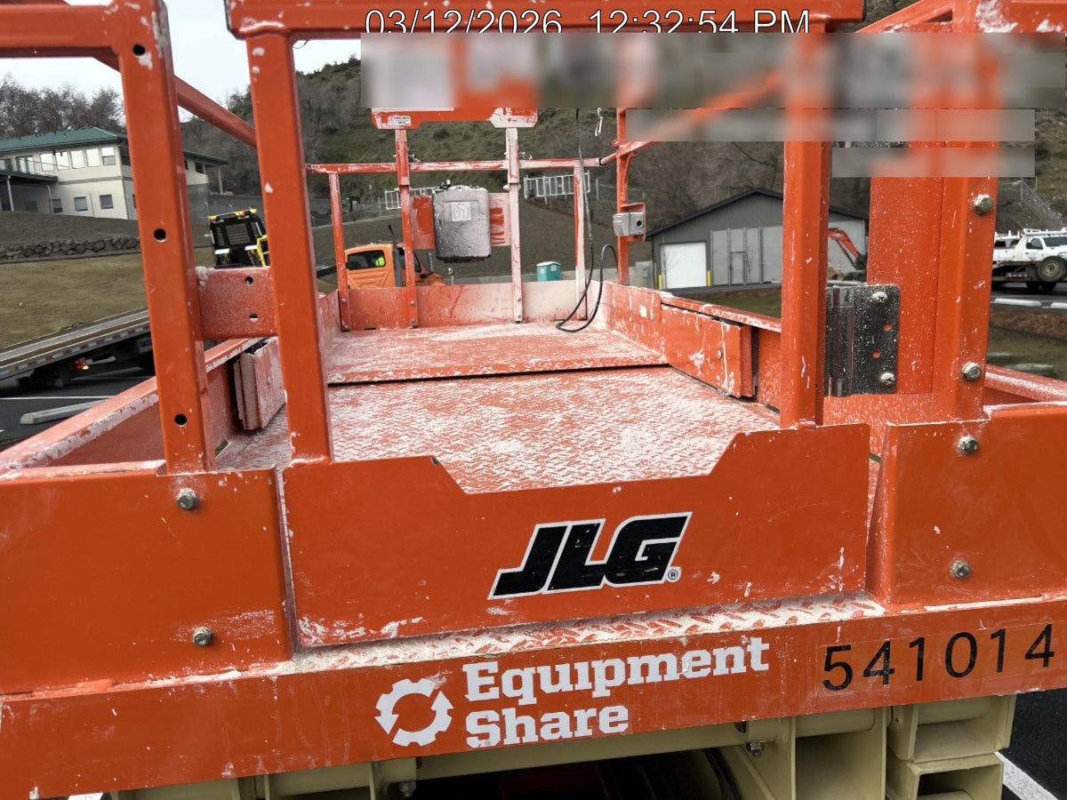 2025 JLG ES3246