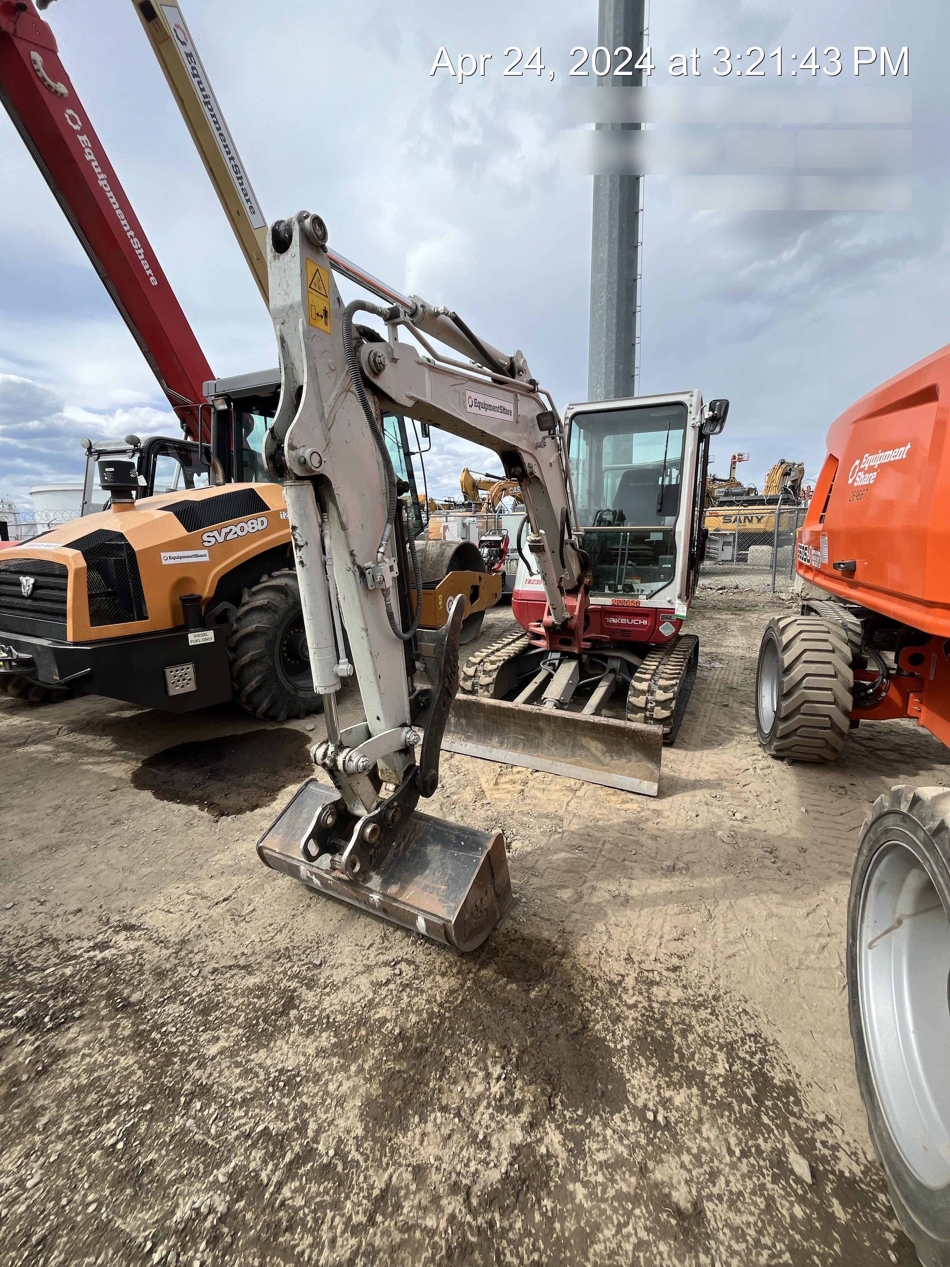 2022 TAKEUCHI TB235-2CR