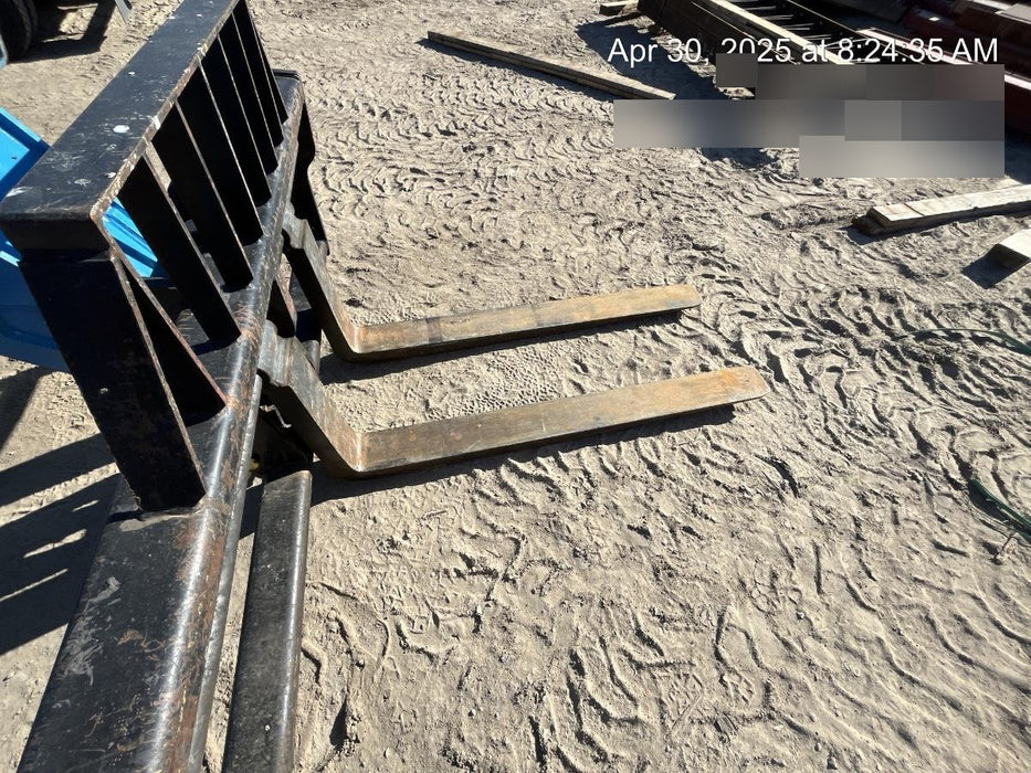 2018 Genie GTH-1056 GTH-1056 w/Open ROPS, Solid Tires, Work Lights, 60" carriage/forks, cab mesh, beacon