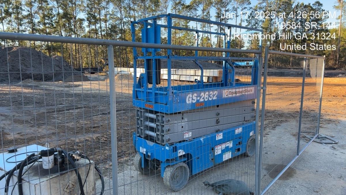 2019 Genie GS-2632 Folding rails with half height swing gate