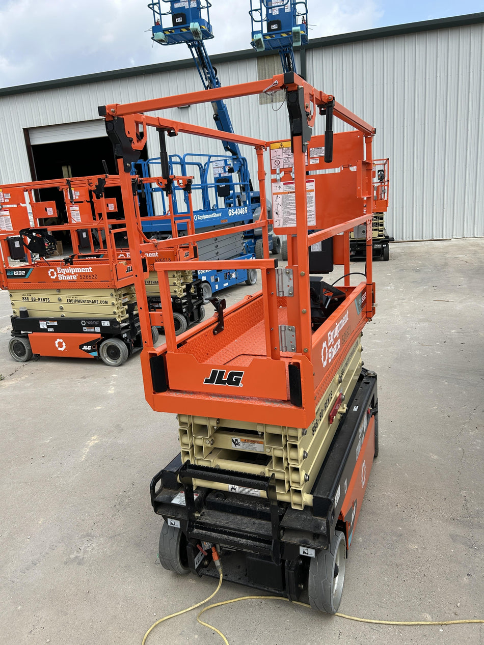 2025 JLG ES1932