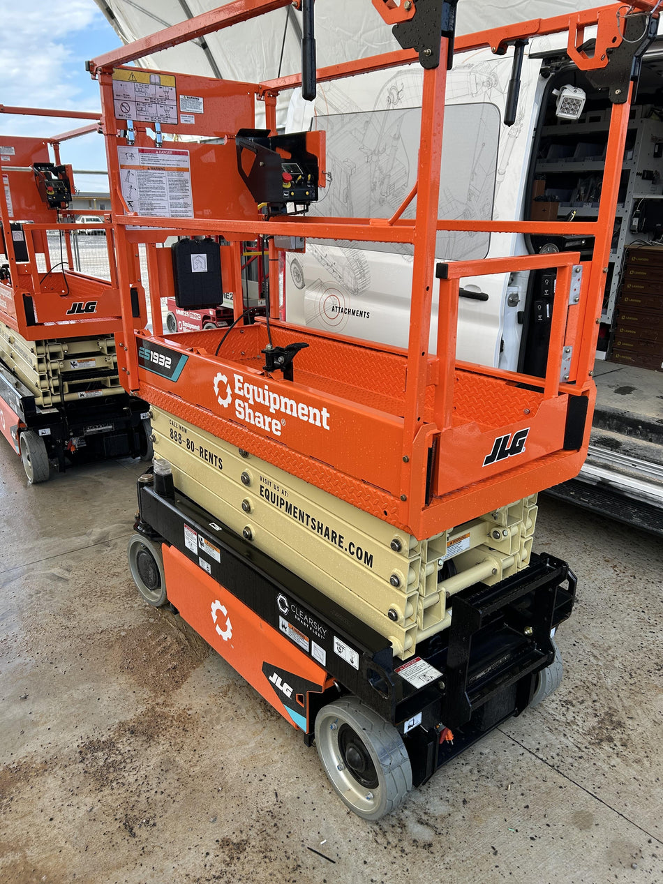 2025 JLG ES1932
