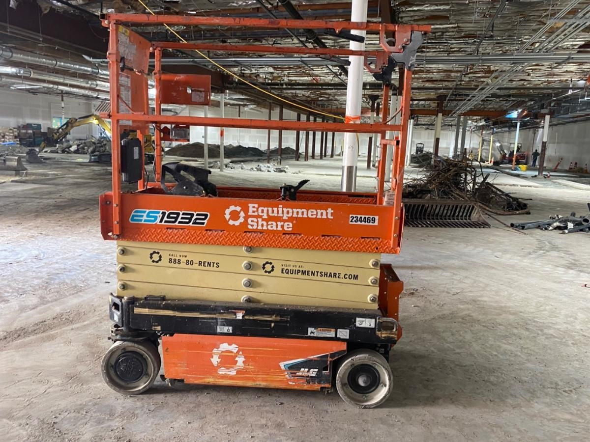 2022 JLG ES1932