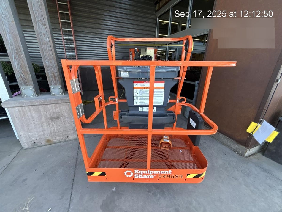 2025 JLG E300AJP