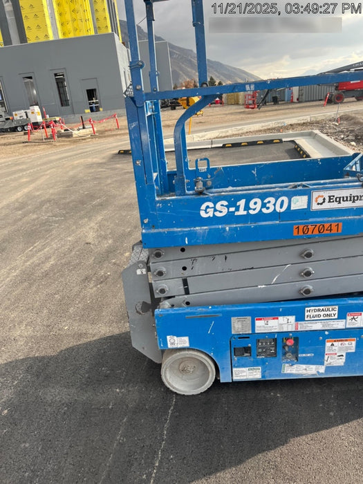 2020 Genie GS-1930 Solid Non Marking Tires, Beacon, Folding rails with half height swing gate, 800W Inverter