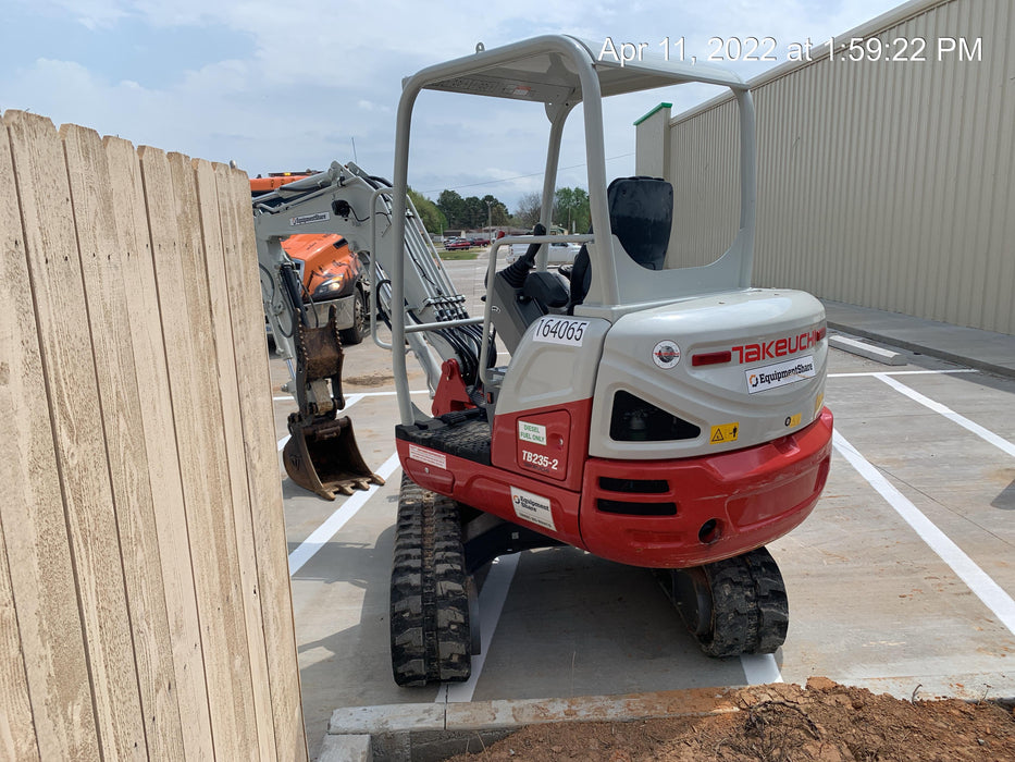2021 TAKEUCHI TB235-2R