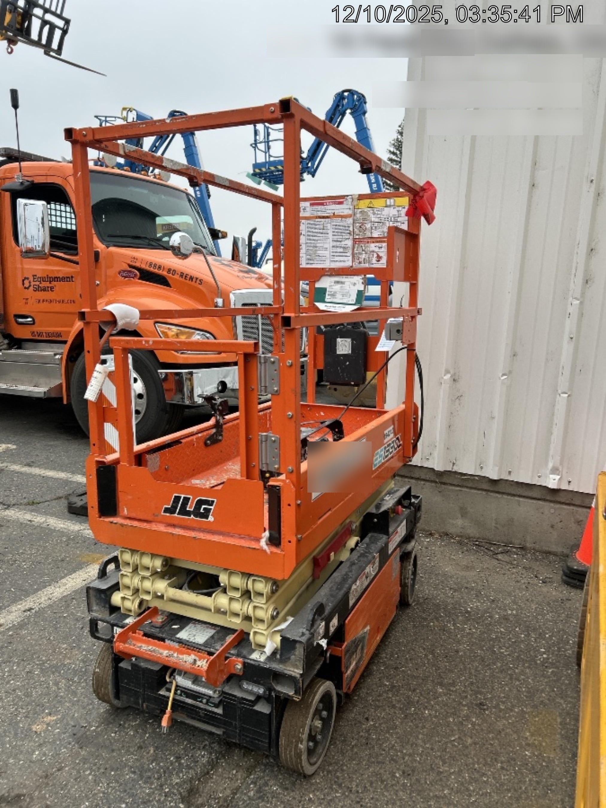 2021 JLG ES1330L
