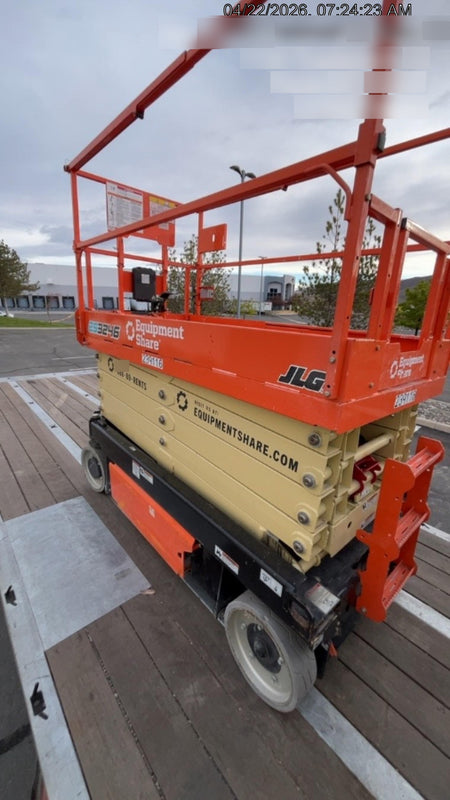 2022 JLG ES3246