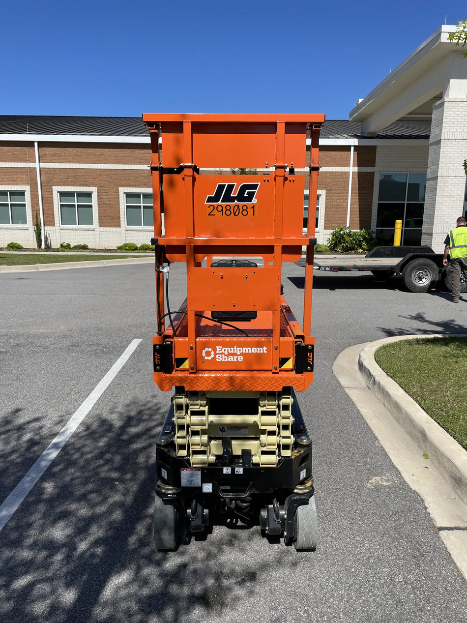 2023 JLG ES1932