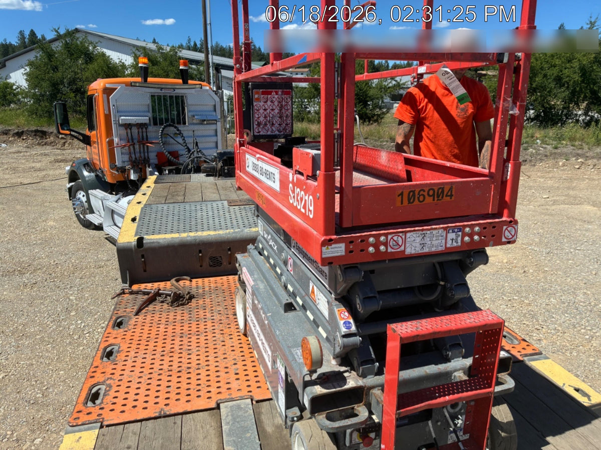 2020 Skyjack SJIII-3219 Solid NM Tires, Half height spring hinged entry gate, Dual Beacons, 800W Inverter