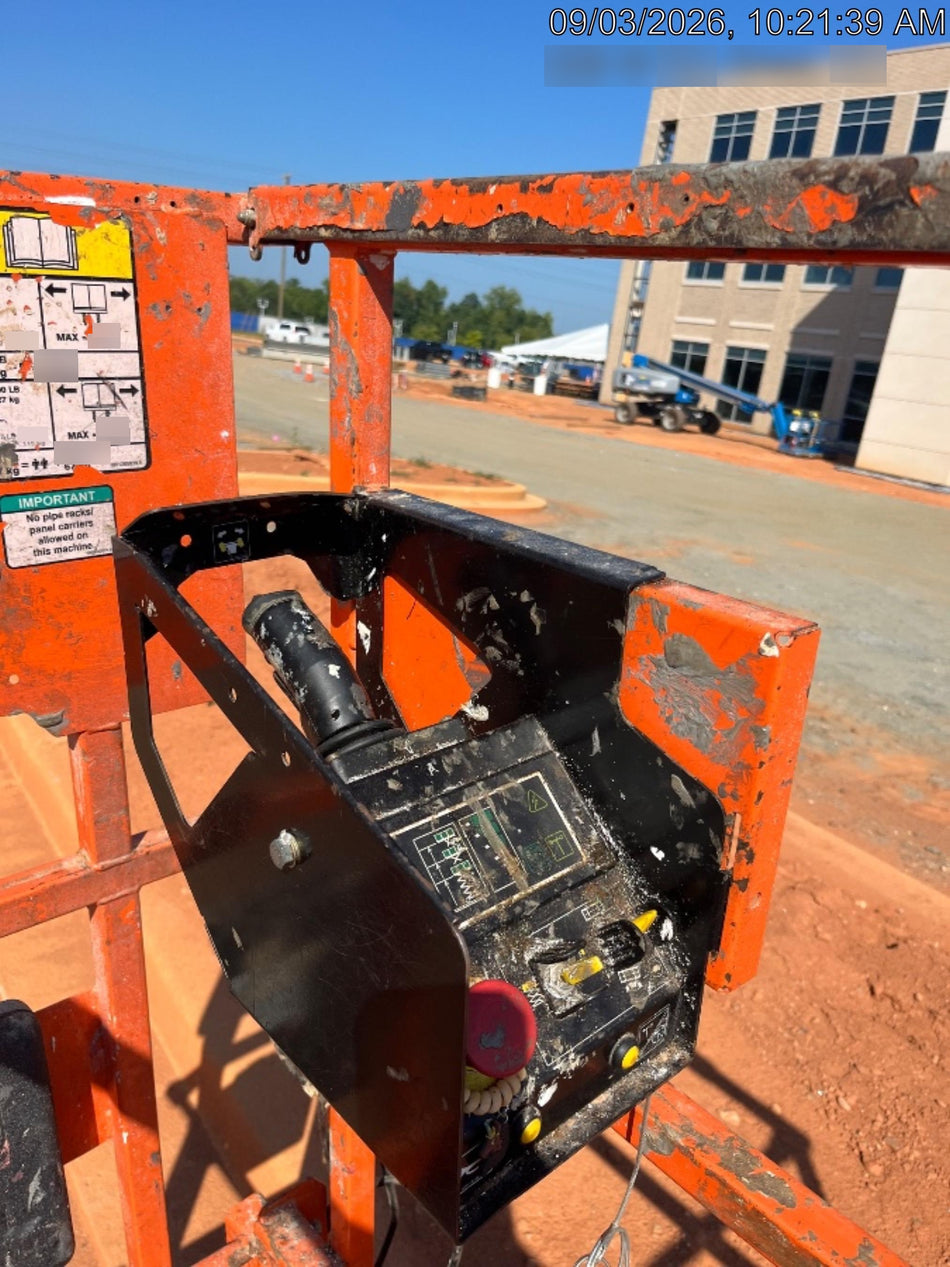 2022 JLG ES1330L