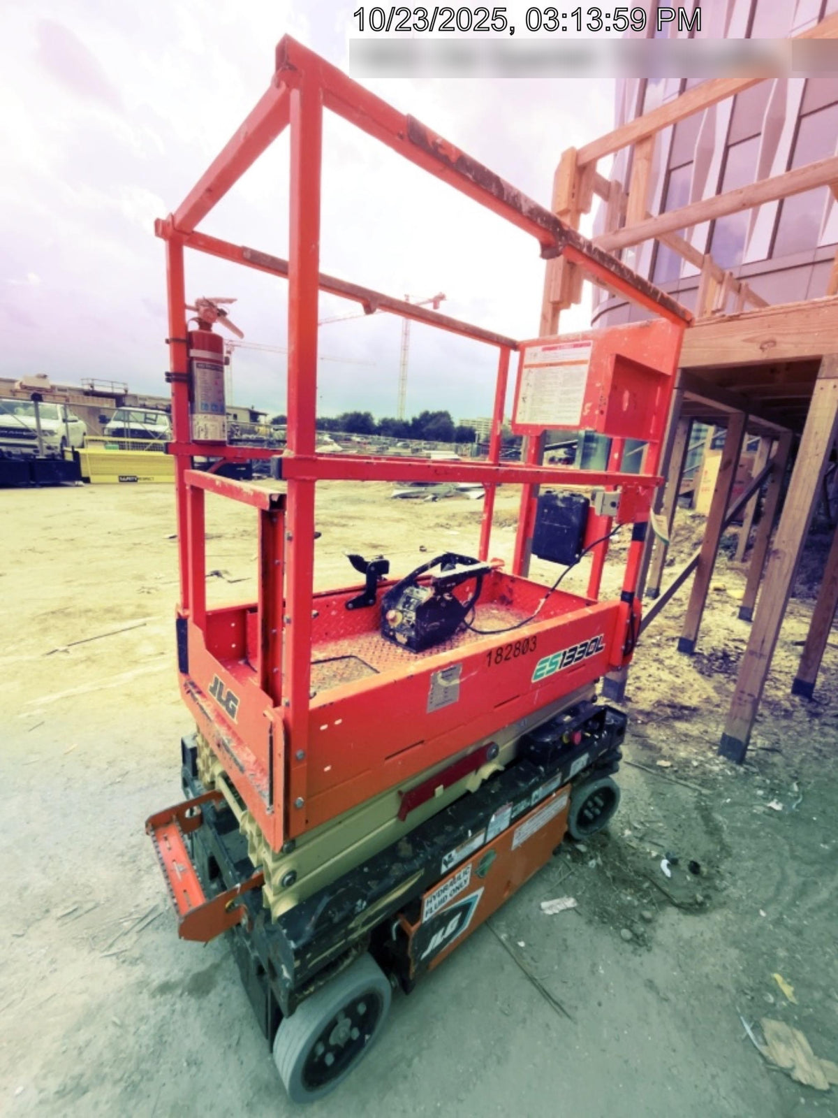 2021 JLG ES1330L