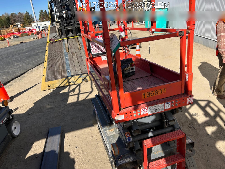 2020 Skyjack SJIII-3219 Solid NM Tires, Half height spring hinged entry gate, Dual Beacons, 800W Inverter