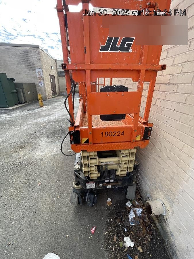 2021 JLG ES1932