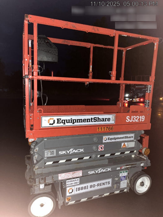 2020 Skyjack SJIII-3219 Solid NM Tires, Half height spring hinged entry gate, Dual Beacons, 800W Inverter