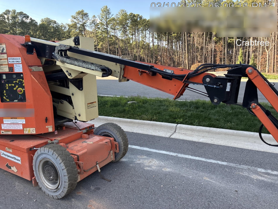 2019 JLG E300AJP
