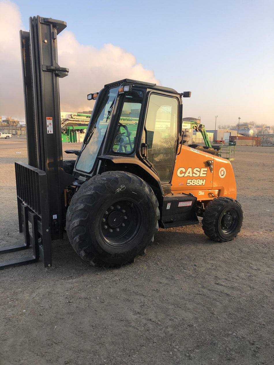 2021 CASE 588H