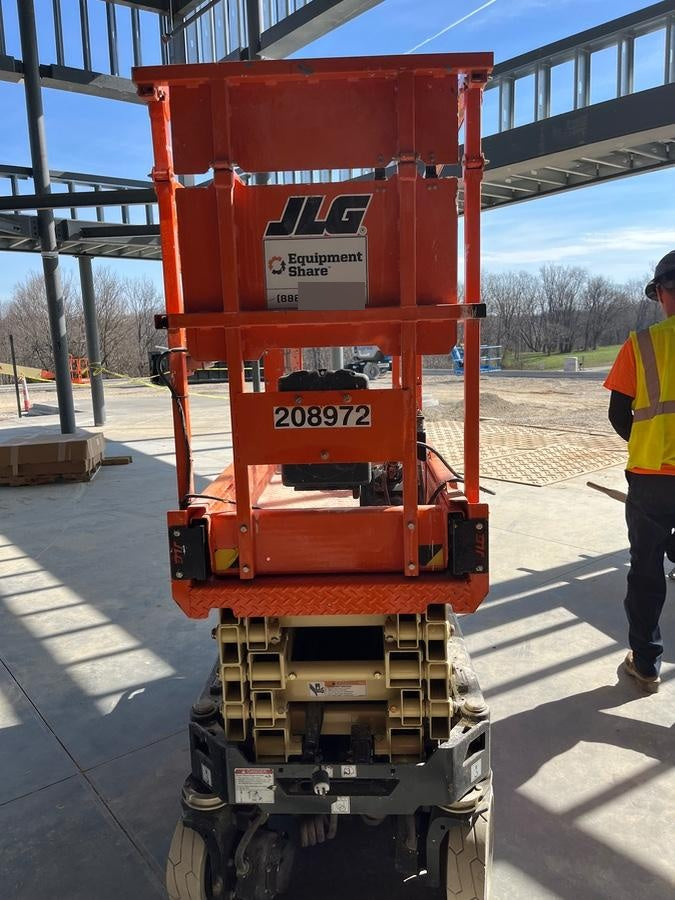2022 JLG ES1932