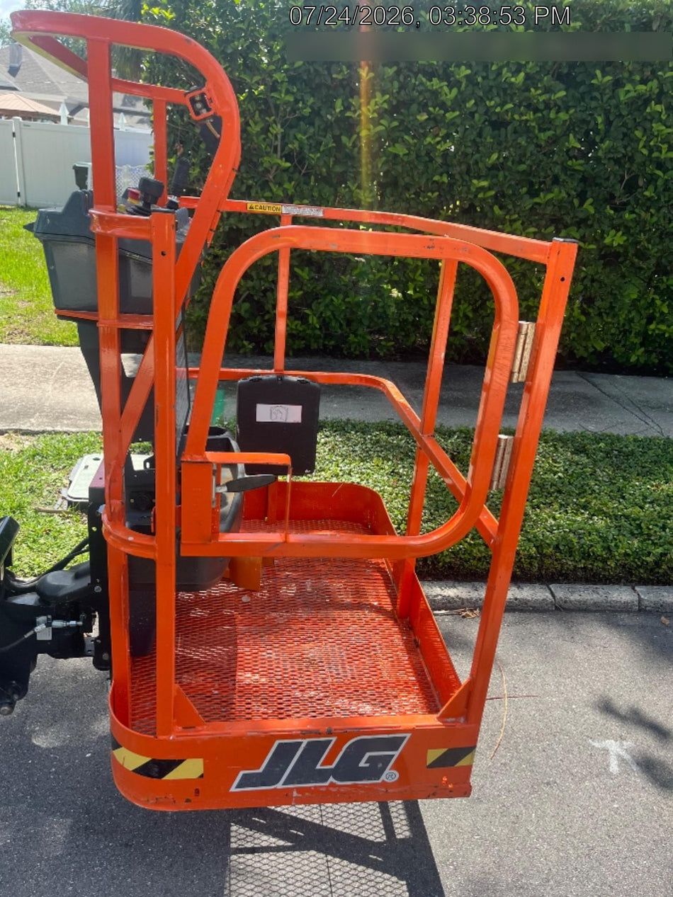 2025 JLG E300AJP