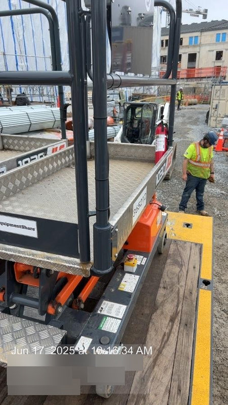 2023 JLG 1030P