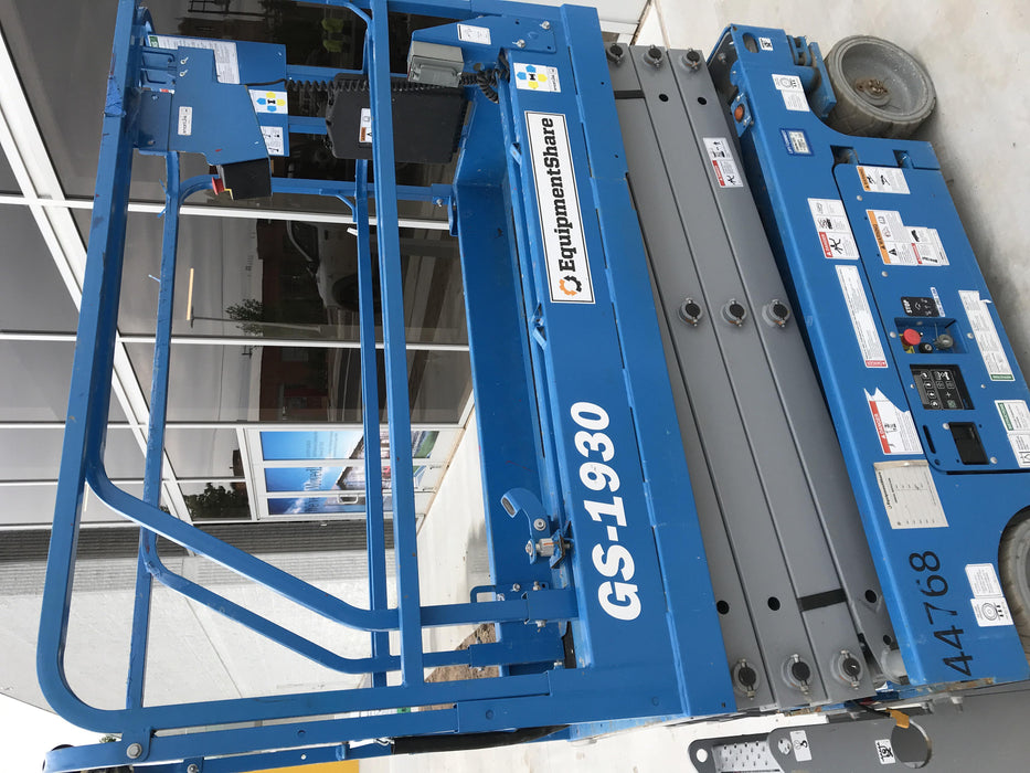 2019 Genie GS-1930 Fixed rails with chain Entry