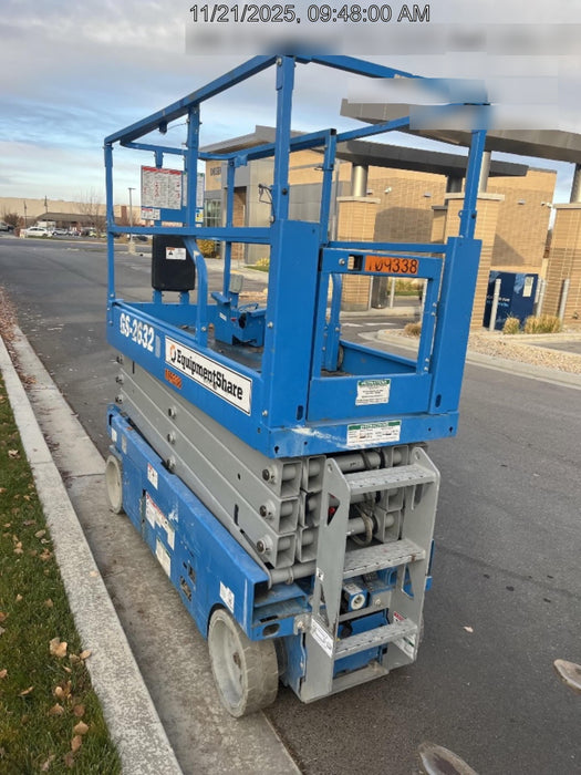 2020 Genie GS-2632 Solid NM Tires, Folding Rails with Half-Height Swing Gate, Beacon