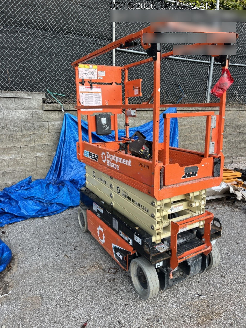 2023 JLG ES1932