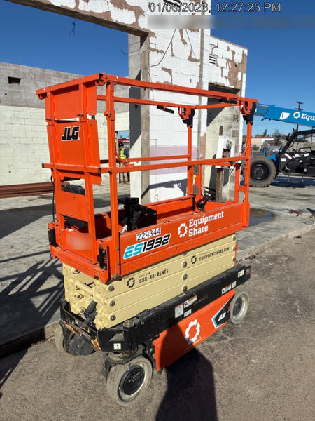 2022 JLG ES1932