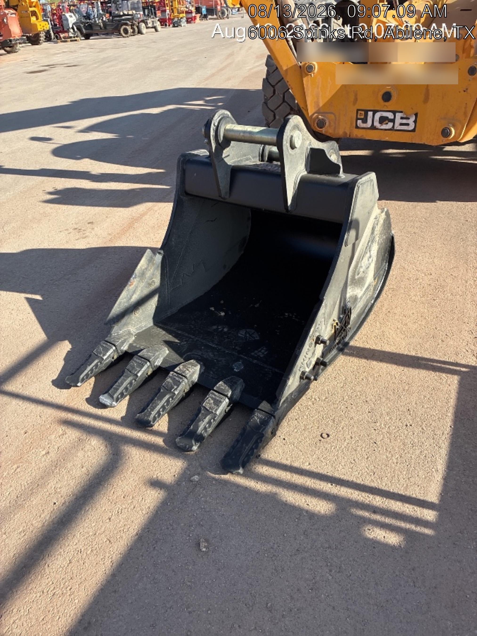 2026 RHINOX 36" Tooth Bucket - Rhinox