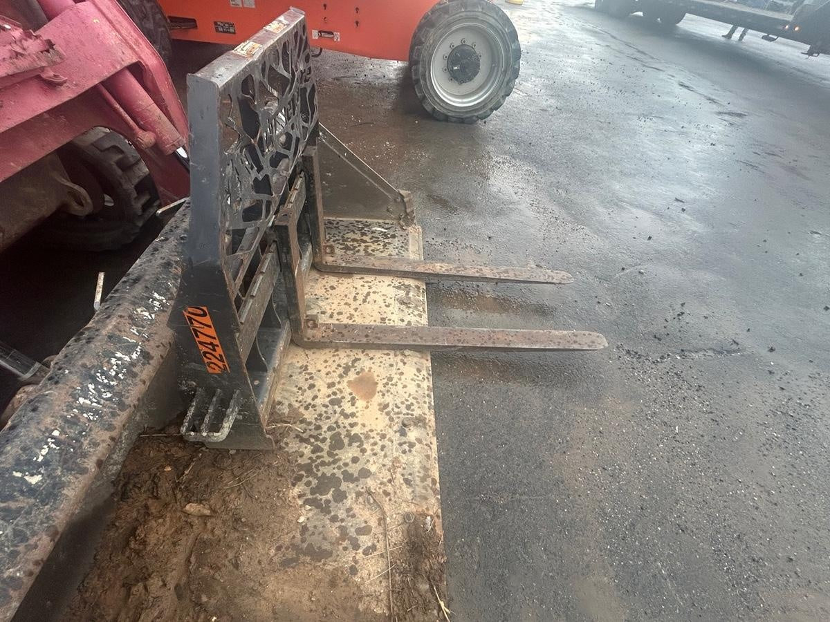 2022 PALADIN 48" Pallet Forks - Paladin