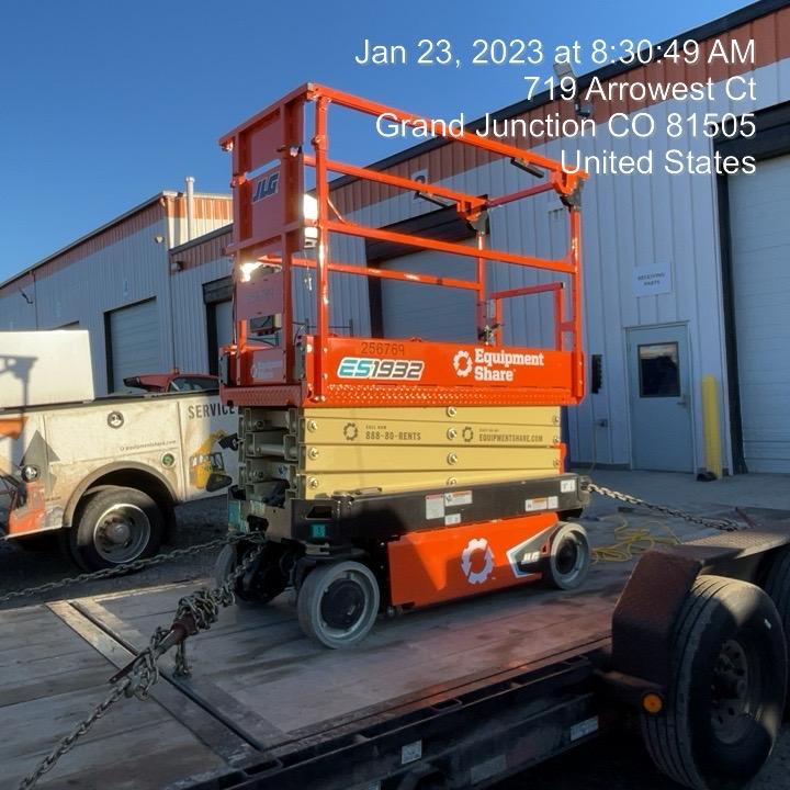 2022 JLG ES1932