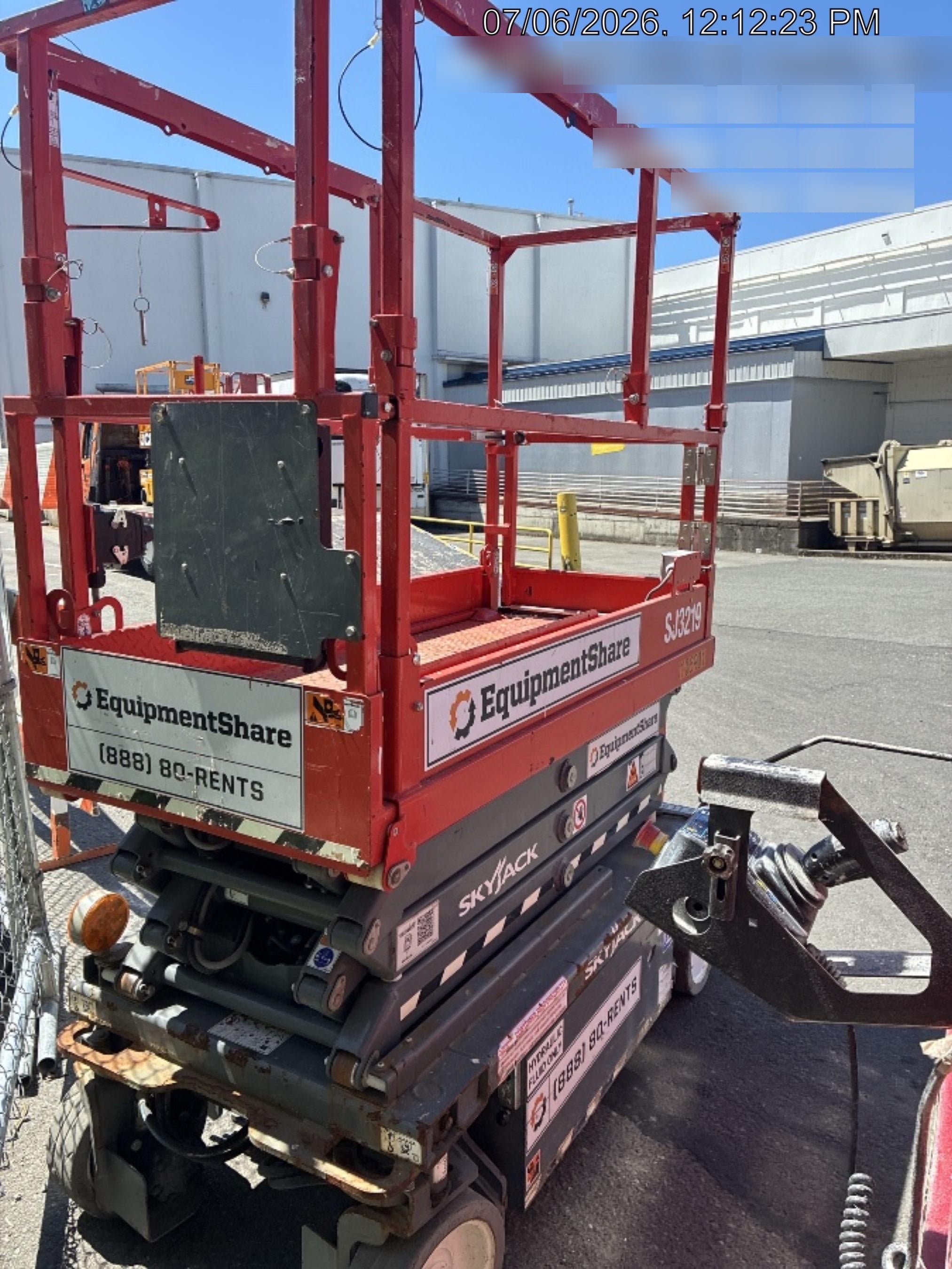 2020 Skyjack SJIII-3219 Solid NM Tires, Half height spring hinged entry gate, Dual Beacons, 800W Inverter