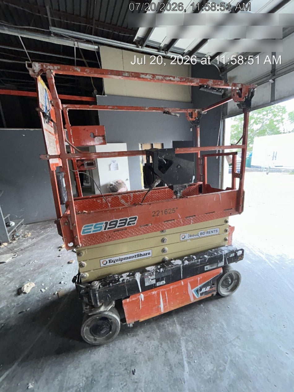 2022 JLG ES1932