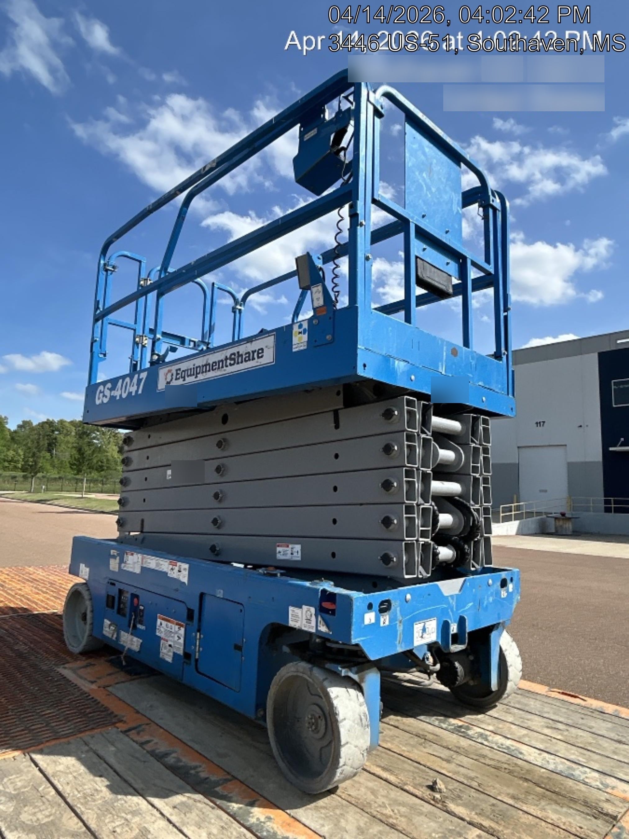 2019 Genie GS-4047 Folding rails with half height swing gate