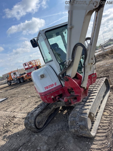 2022 TAKEUCHI TB250-2C