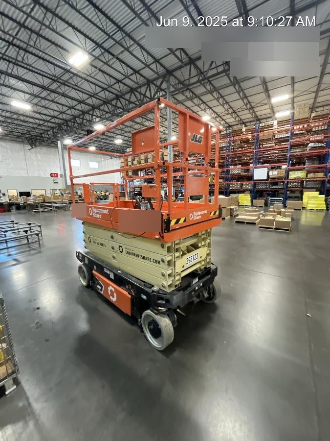 2023 JLG ES3246
