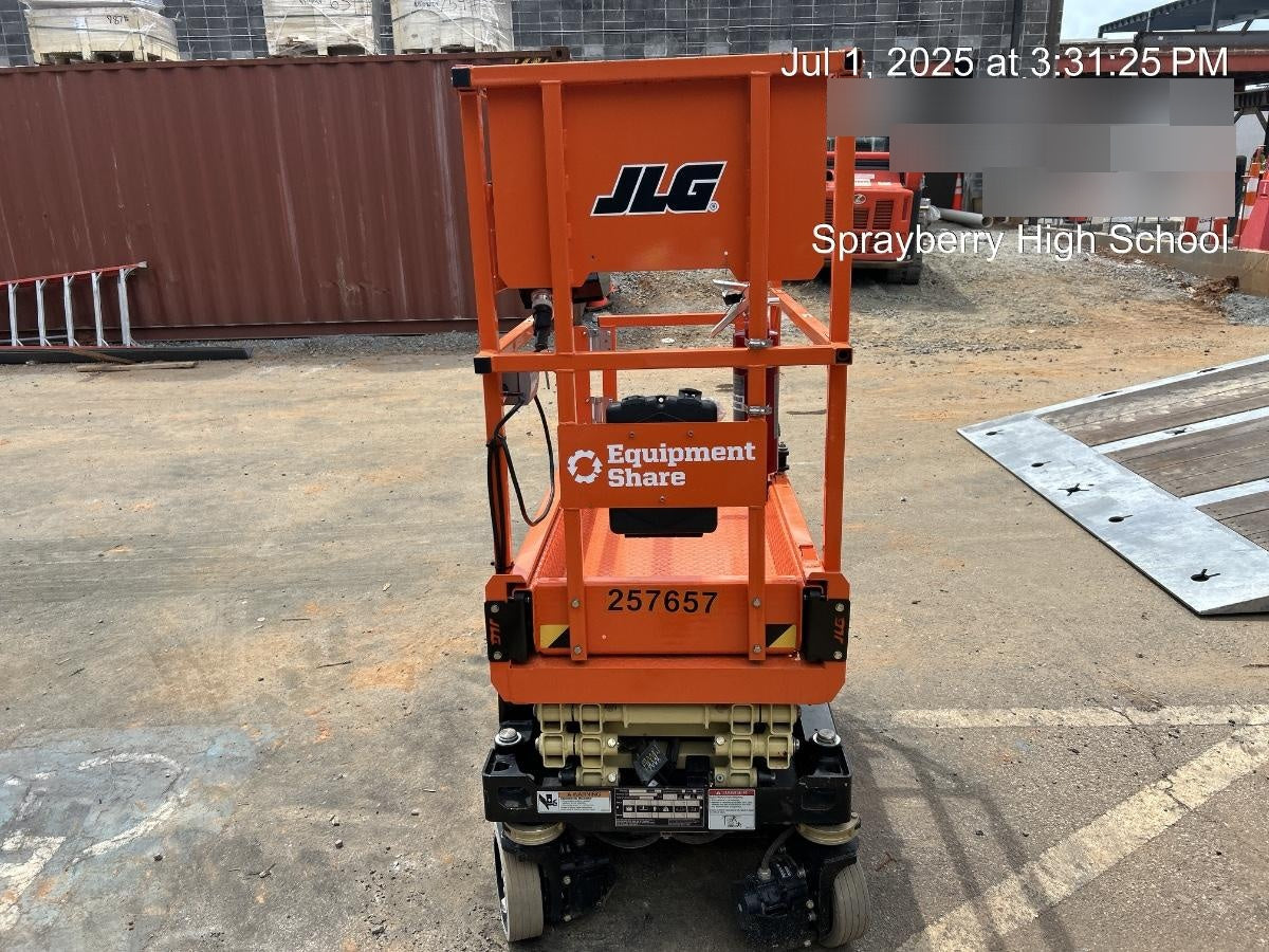2022 JLG ES1330L