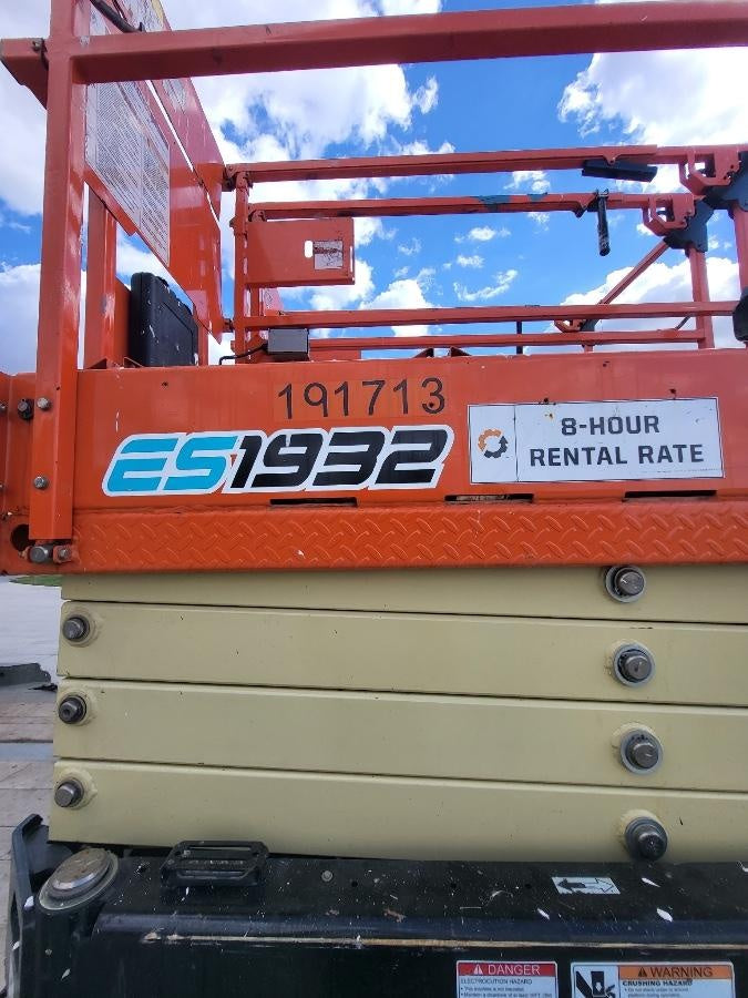 2021 JLG ES1932