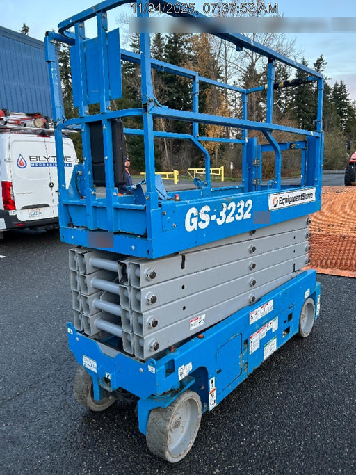 2020 Genie GS-3232 Standard, Folding half height swing gate, 800W Inverter