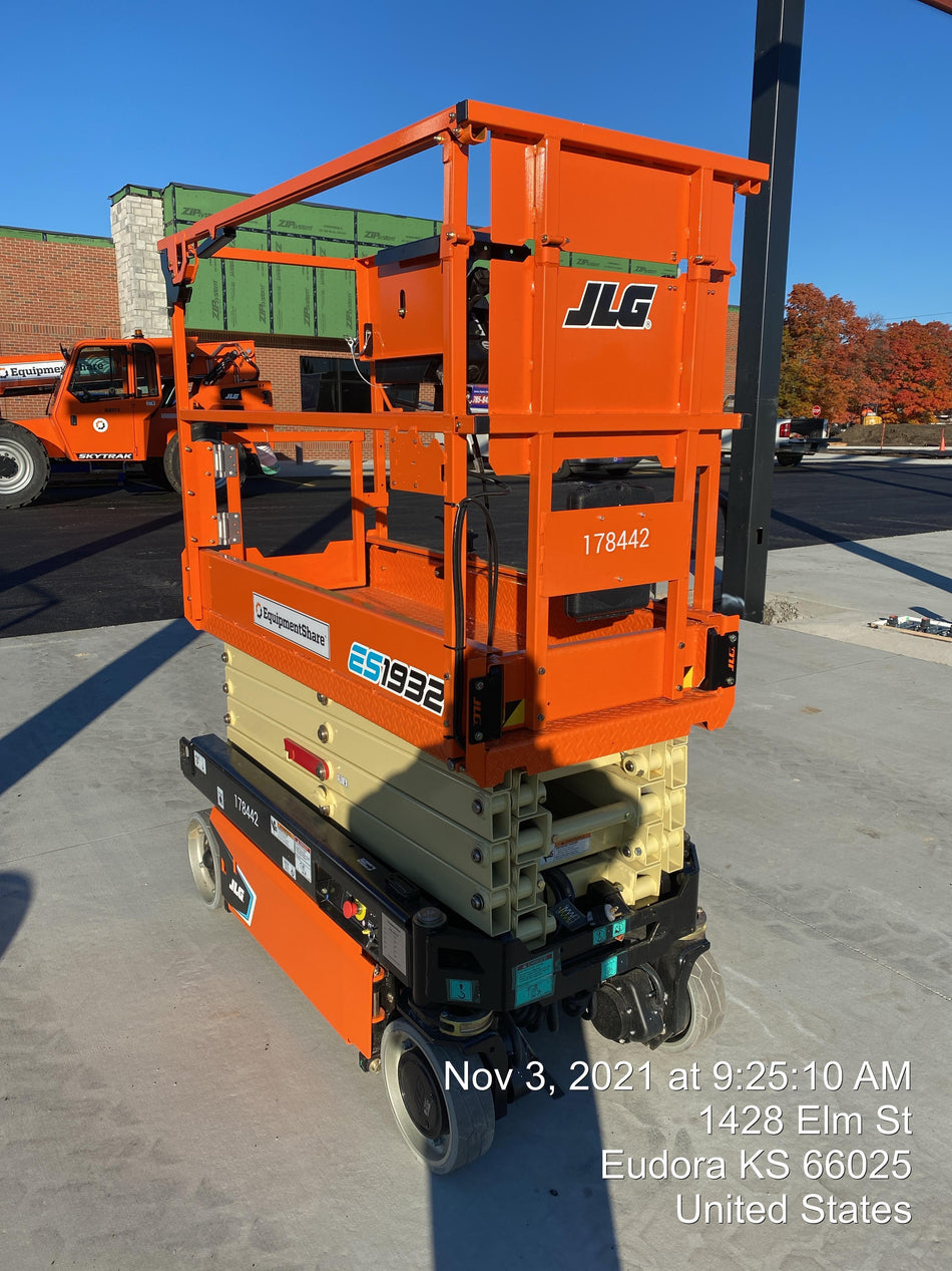 2021 JLG ES1932