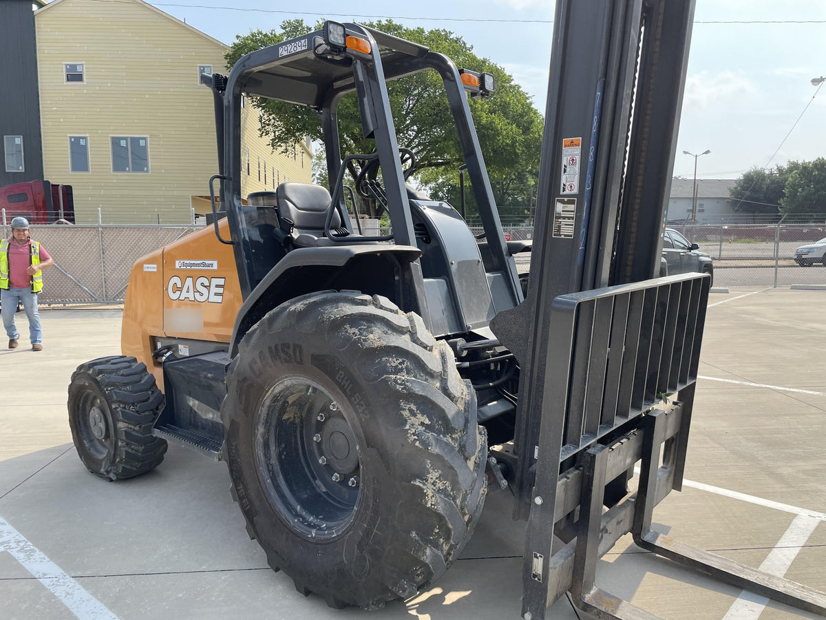 2023 CASE 588H