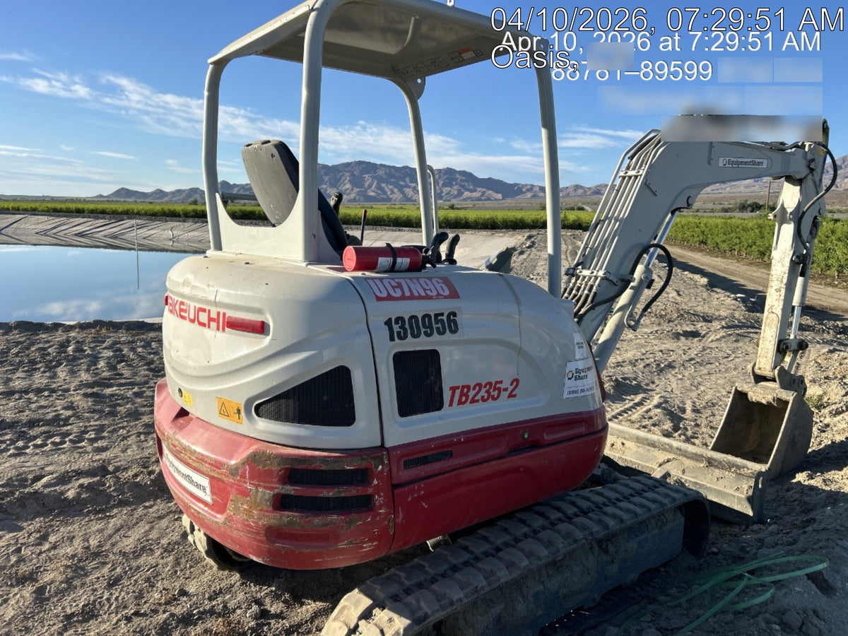 2021 TAKEUCHI TB235-2R