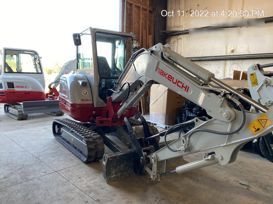 2022 TAKEUCHI TB235-2CR