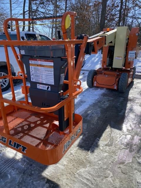 2019 JLG E300AJP