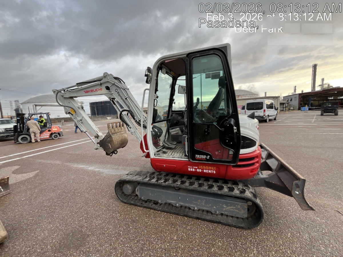 2025 TAKEUCHI TB250-2CR