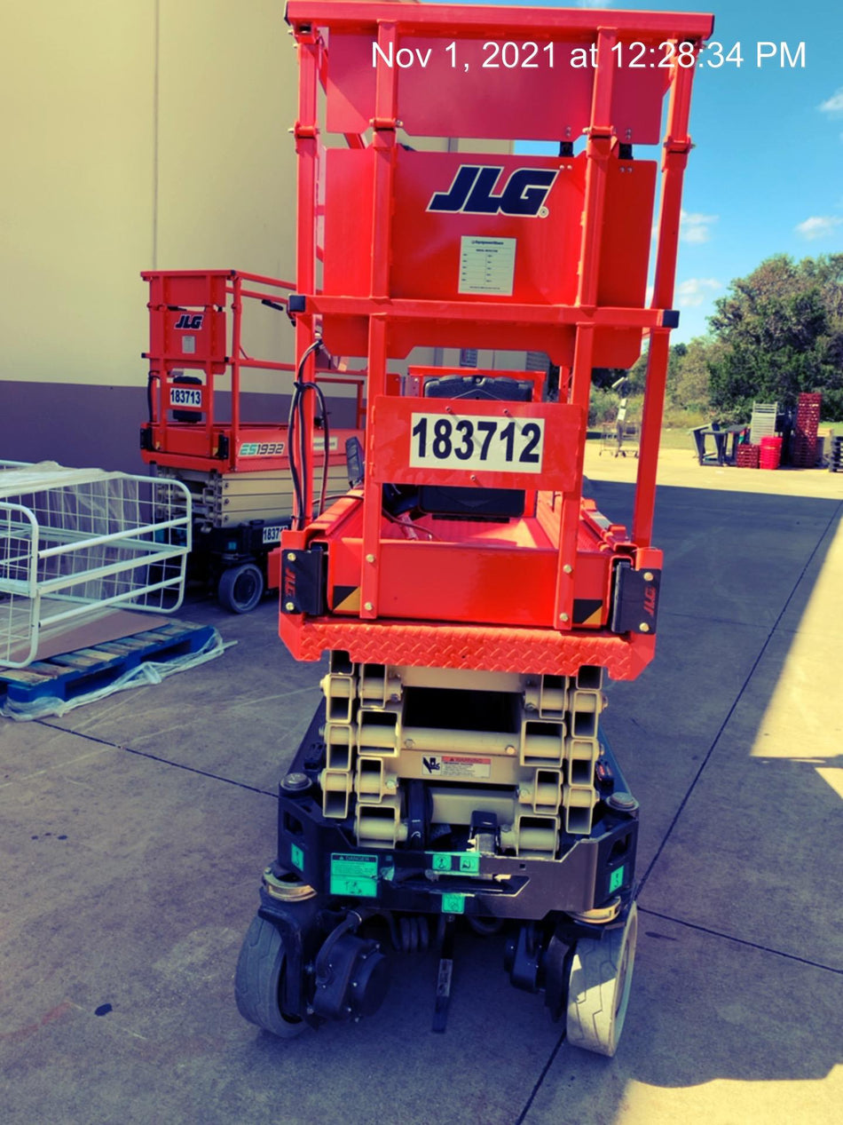 2021 JLG ES1932