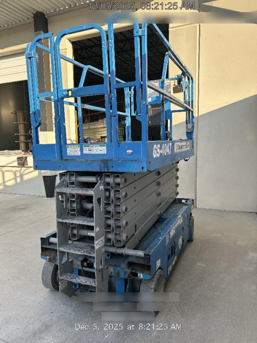 2019 Genie GS-4047 Folding rails with half height swing gate