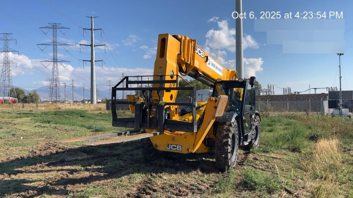 2020 JCB 510-56 Cab/Heat/Air, 74 HP, Solid Tires, STD Worklight, Beacon, Aux Hydraulics, Lifting Eye, Back up Alarm w/66" Carriage/60" Forks