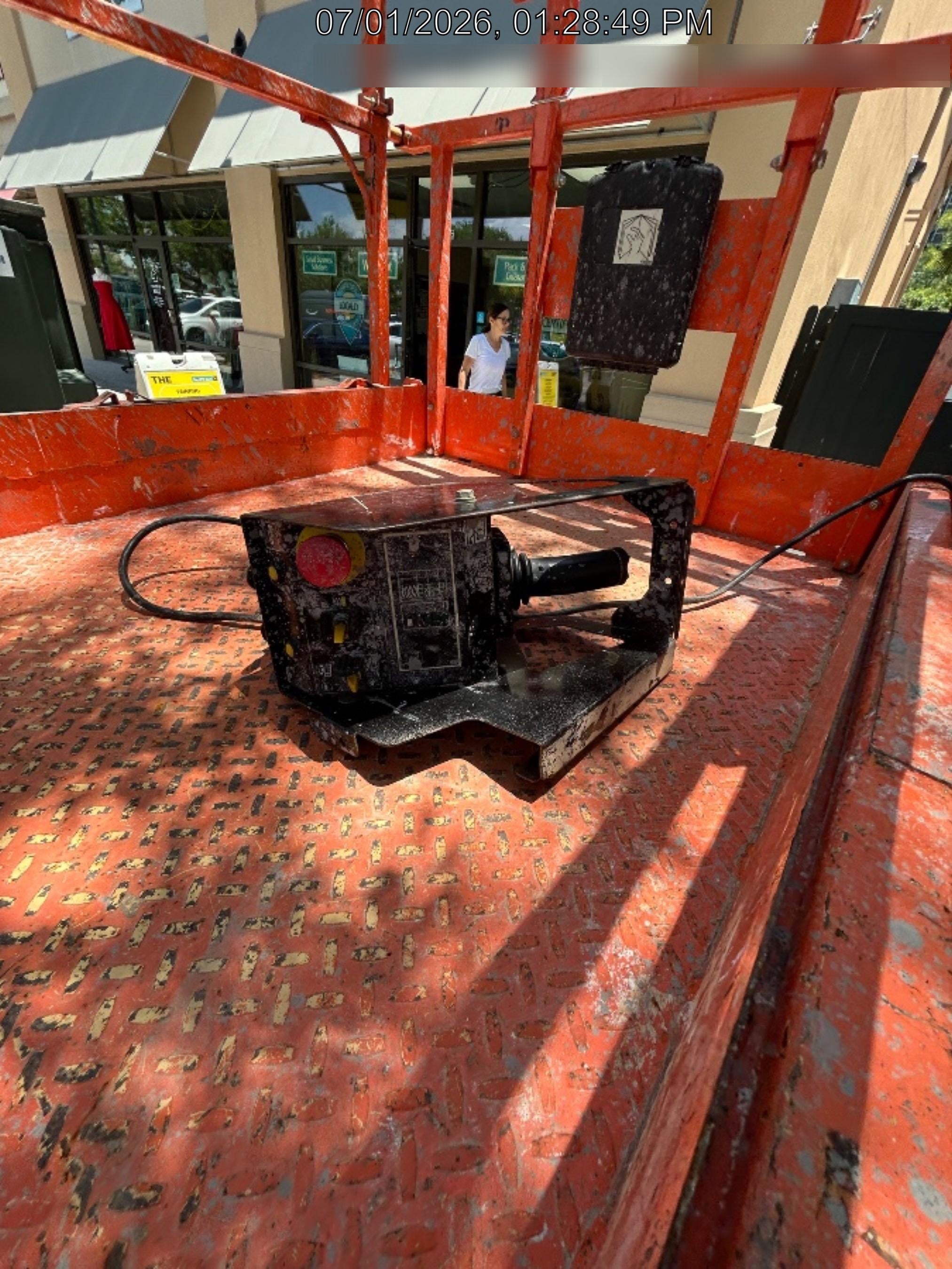 2022 JLG ES3246