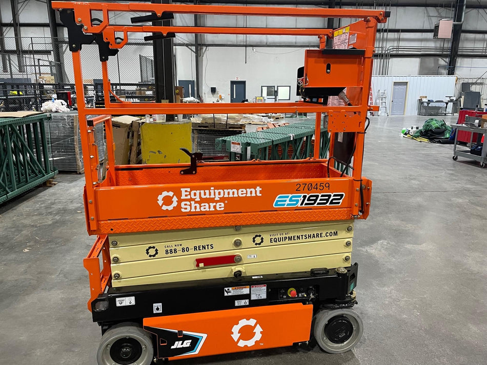 2022 JLG ES1932